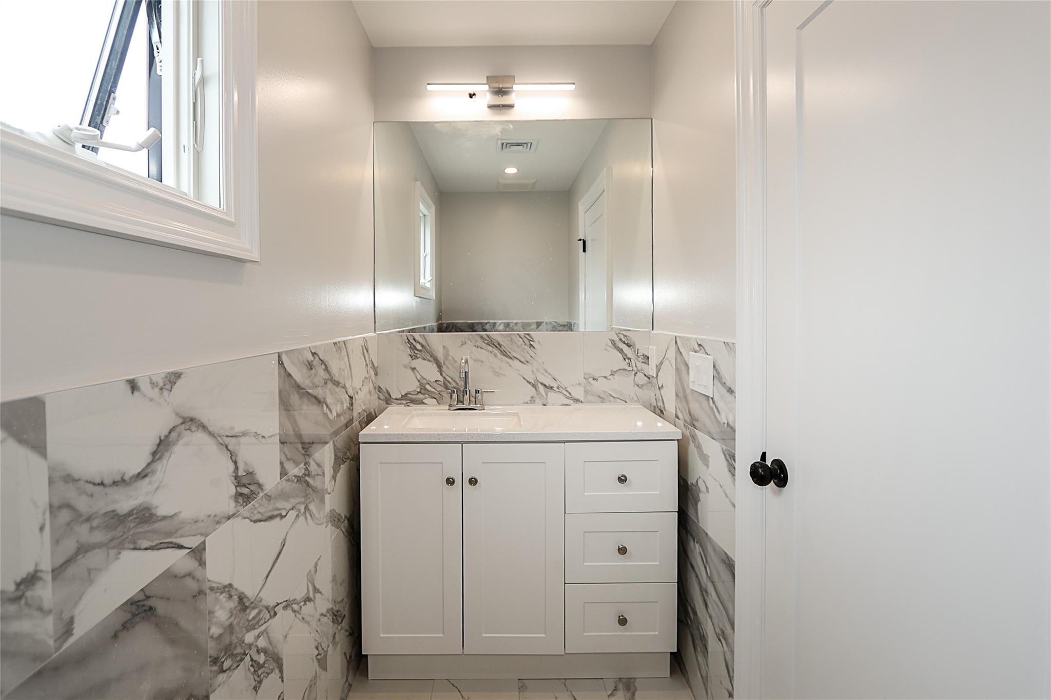482 S 5th Street, Lindenhurst, New York image 25