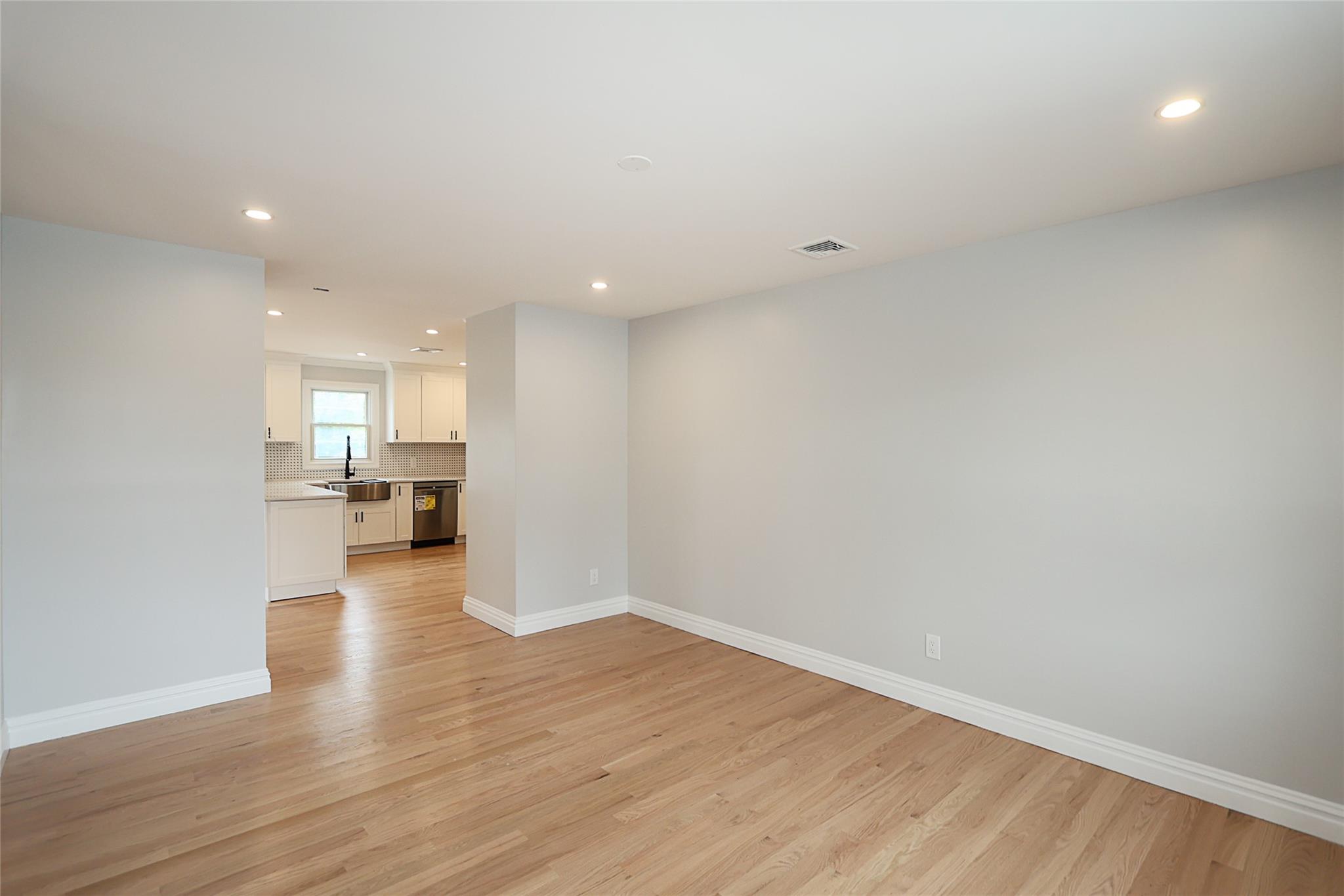 482 S 5th Street, Lindenhurst, New York image 5