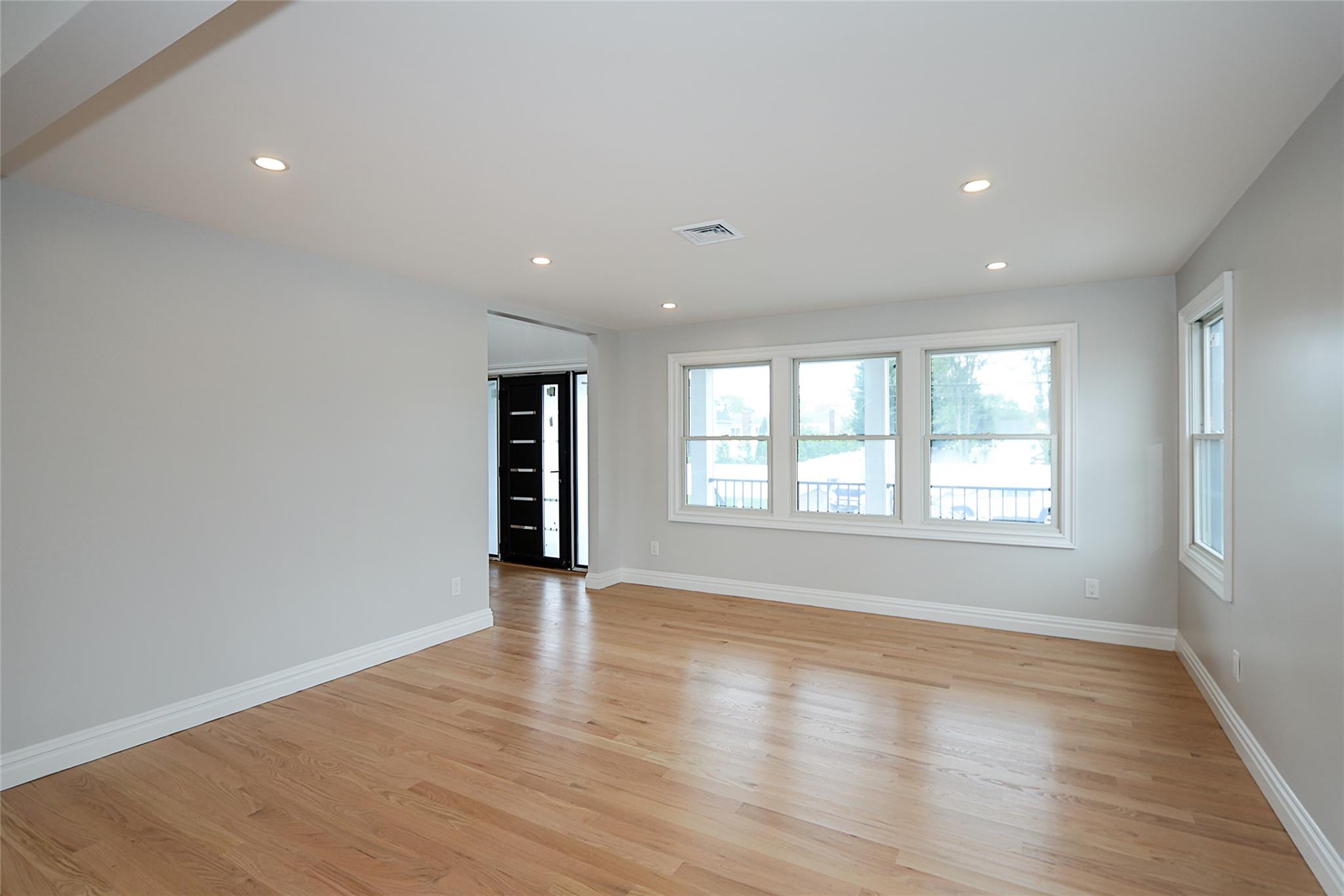 482 S 5th Street, Lindenhurst, New York image 22