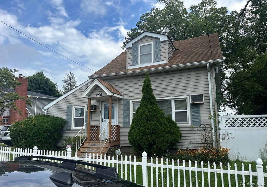 Photo of 450 Great Neck Road, Copiague, NY 11726 (MLS # 1063515)