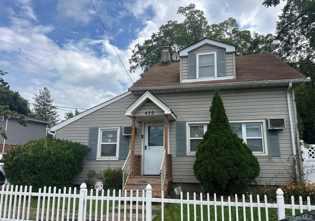 Photo of 450 Great Neck Road, Copiague, NY 11726 (MLS # 1063515)