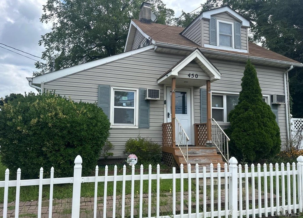 Photo of 450 Great Neck Road, Copiague, NY 11726 (MLS # 1063515)