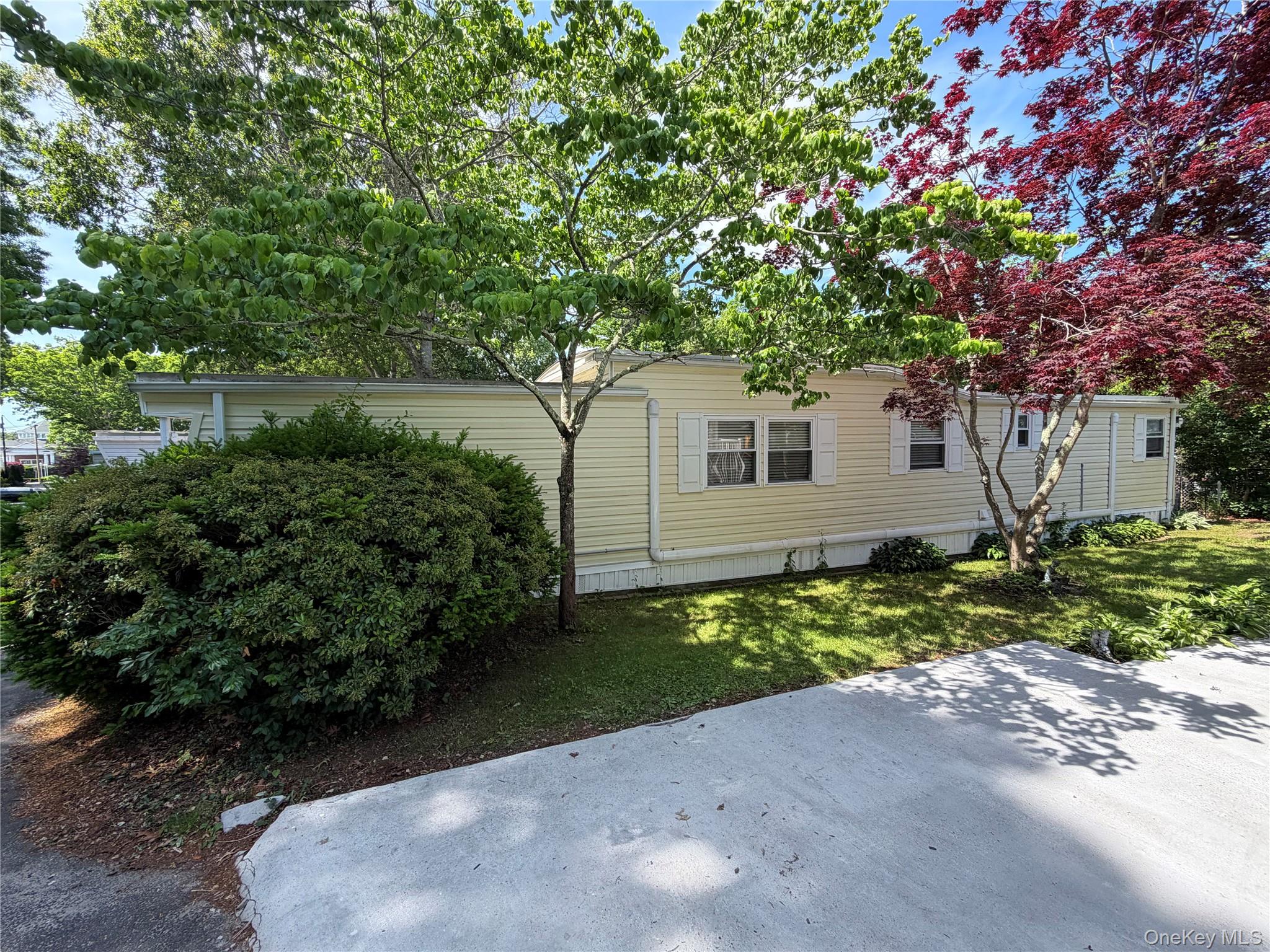 658 Sound Avenue E-10