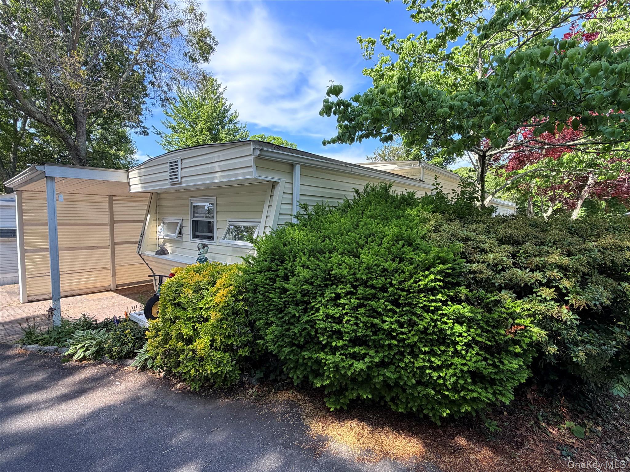 658 Sound Avenue E-10