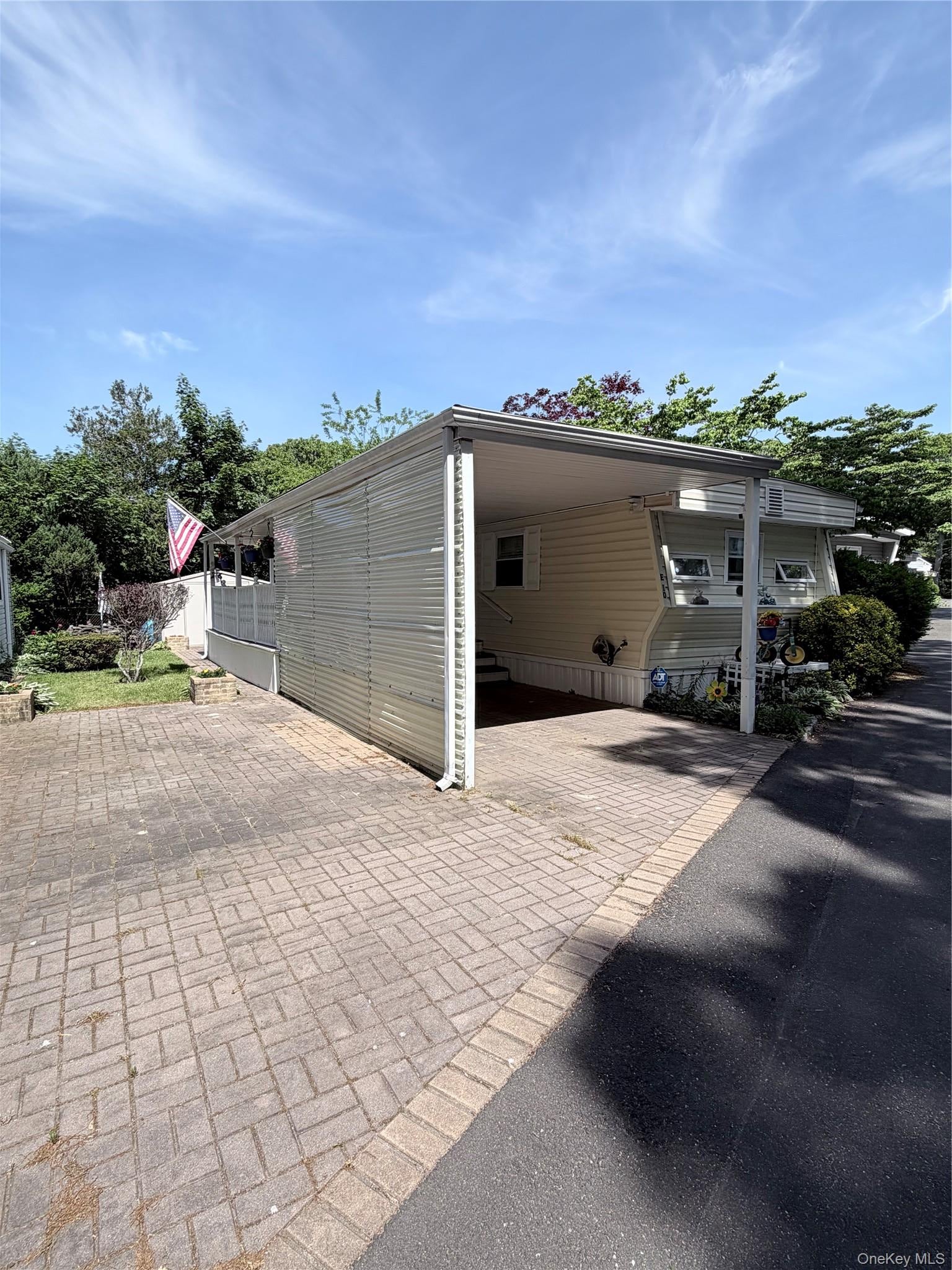 658 Sound Avenue E-10