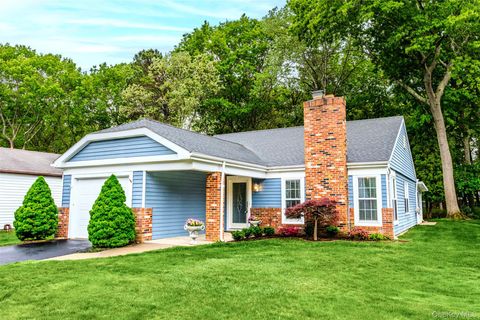 Condo For Sale - 220 Belfast Lane<br/> Ridge, NY 11961