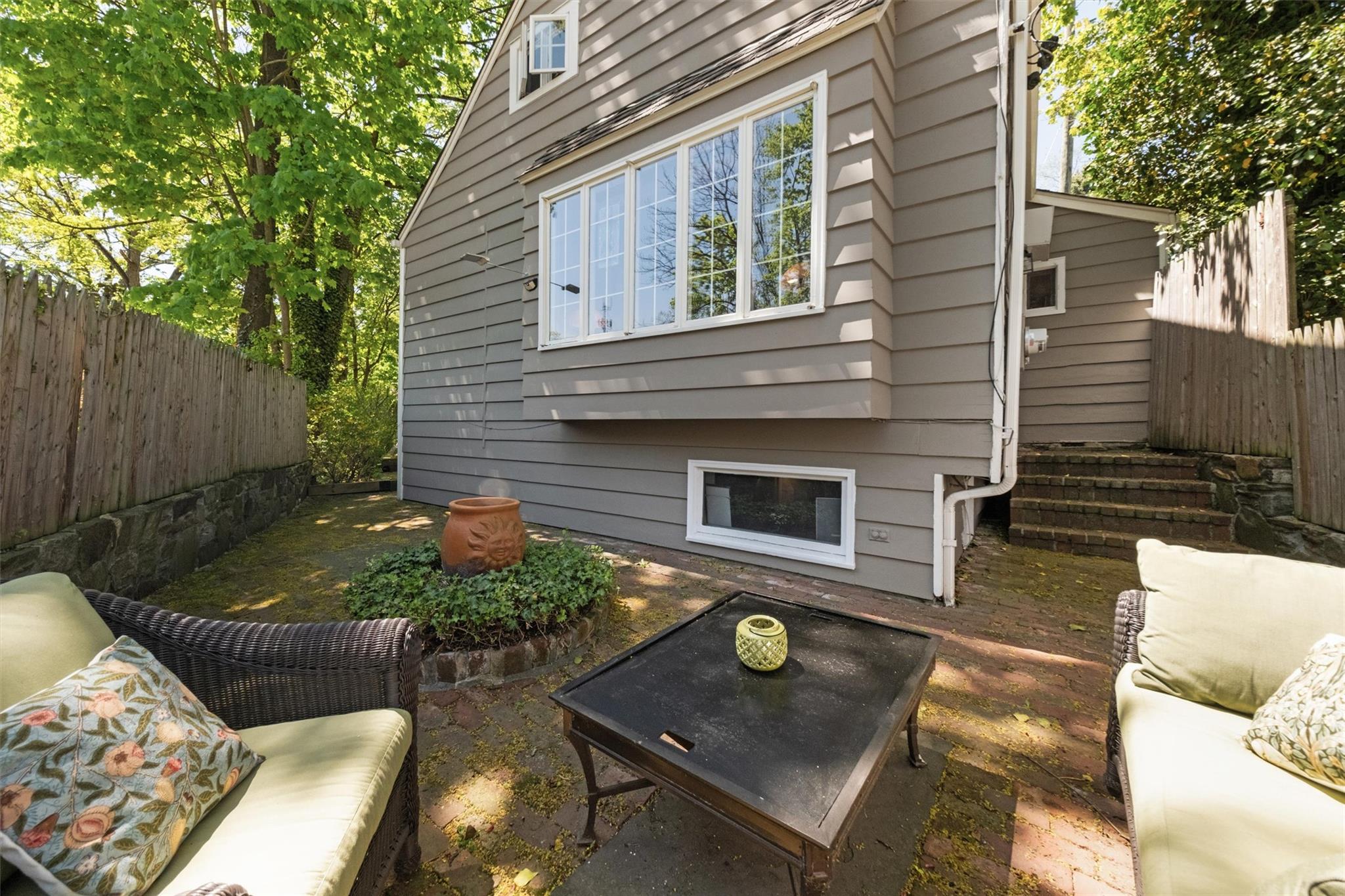 Croton-On-Hudson, New York 10520, United States, 2 Bedrooms Bedrooms, ,2 BathroomsBathrooms,Residential,Pending,124671