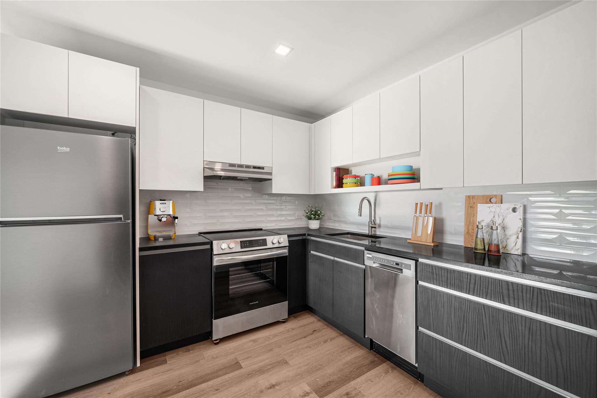 E 161st Street 1209, Bronx, New York - 1 Bedrooms  
1 Bathrooms  
3 Rooms - 