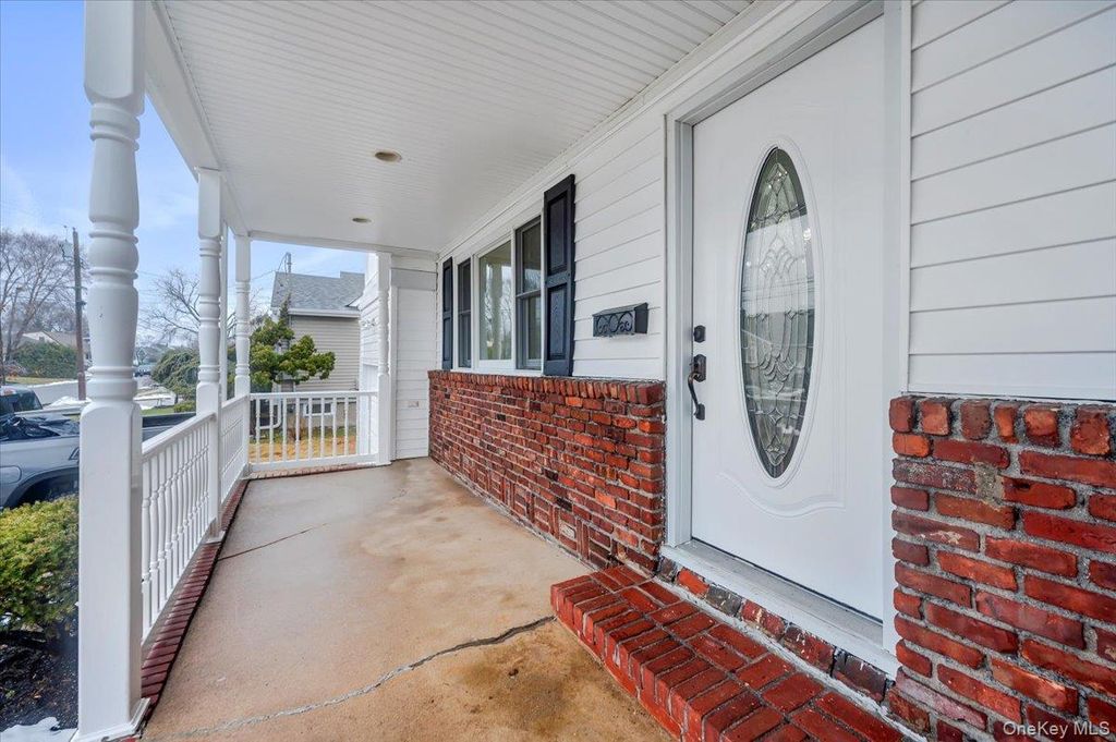 Photo of 571 Center Dyre Avenue, West Islip, NY 11795 (MLS # 946900)