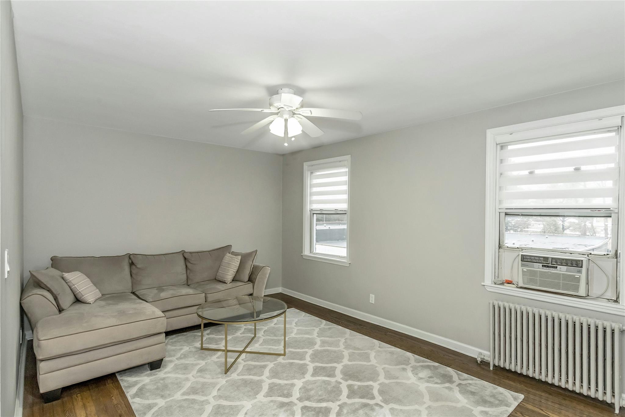19 Edwards St St #3E, Roslyn Heights, New York image 2