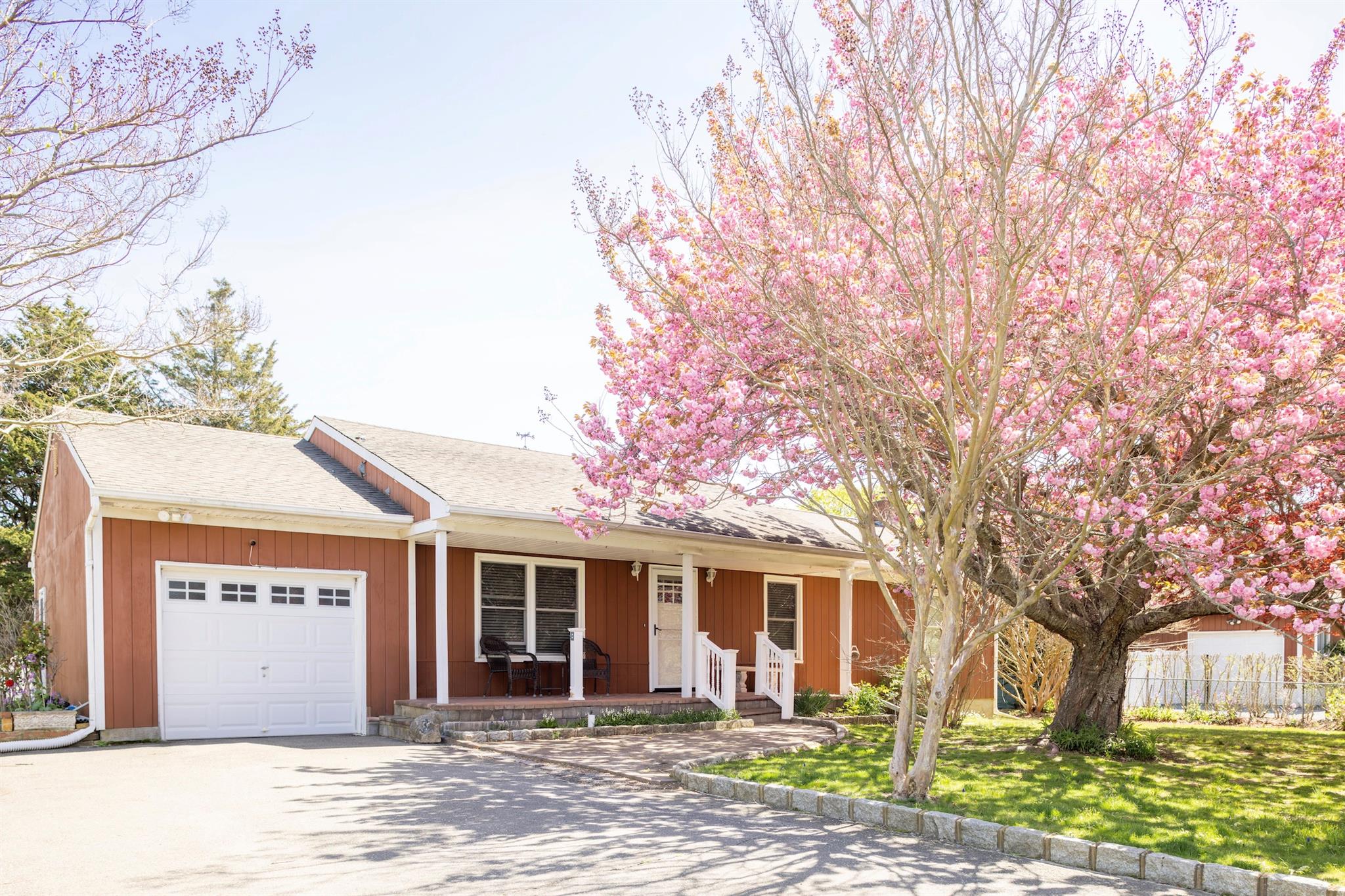 Tasker Lane, Greenport, Hamptons, NY - 3 Bedrooms  
2 Bathrooms - 