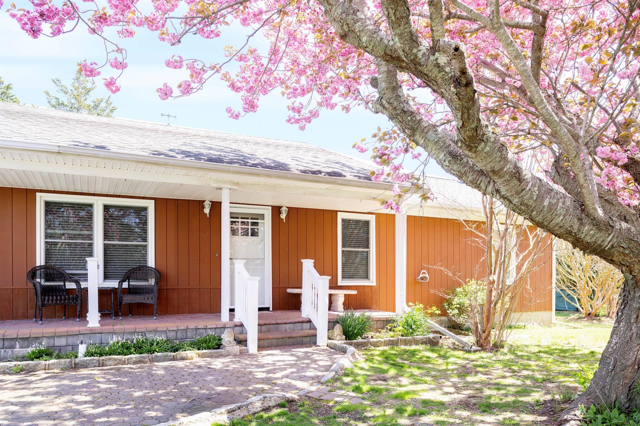 Tasker Lane, Greenport, Hamptons, NY - 3 Bedrooms  
2 Bathrooms - 