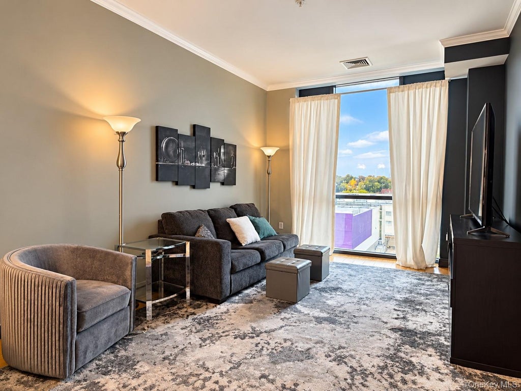 Photo of 701 Ridge Hill Boulevard #12J, Yonkers, NY 10710 (MLS # 1063783)