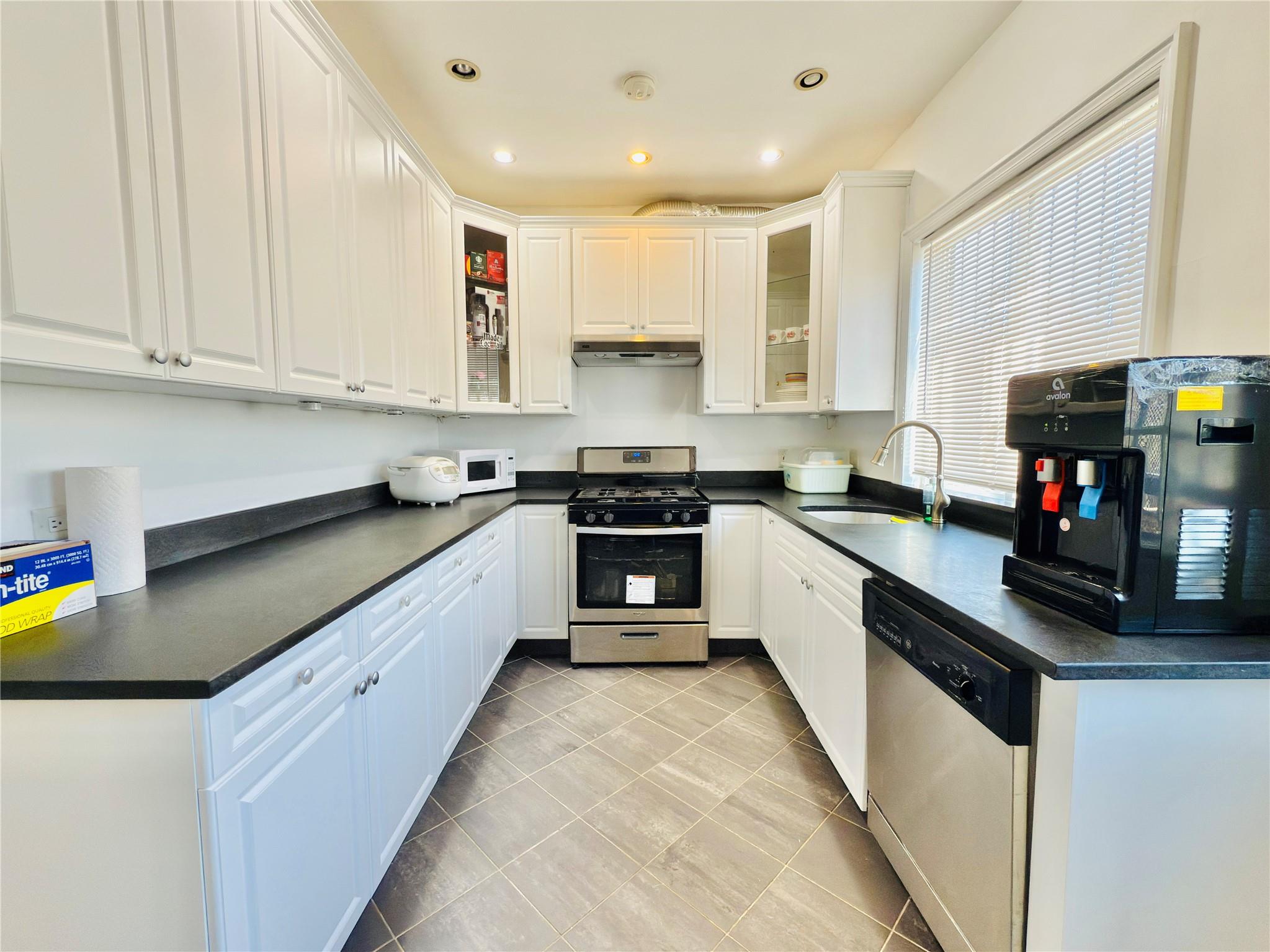 1428 Hobart Avenue, Bronx, New York image 5