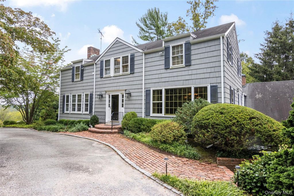 Photo of 1276 Ridge Road, Laurel Hollow, NY 11791 (MLS # 921243)