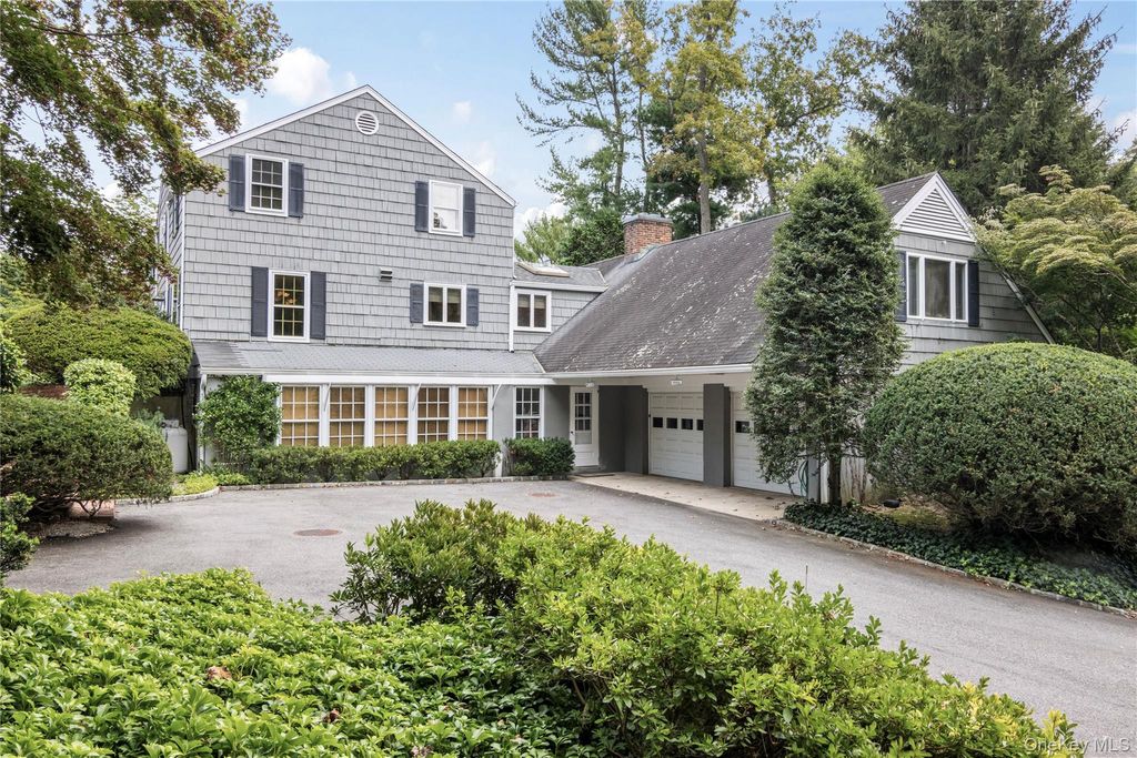 Photo of 1276 Ridge Road, Laurel Hollow, NY 11791 (MLS # 921243)