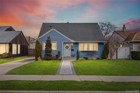 Photo of 3285 Neptune Avenue, Oceanside, NY 11572 (MLS # 951690)