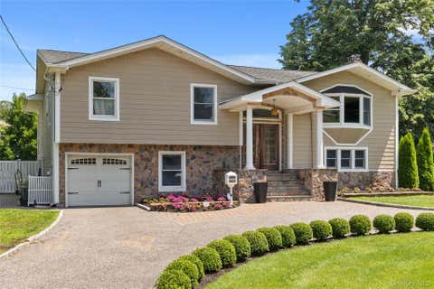 Homes For Sale - 236 Windsor Avenue<br/> Brightwaters, NY 11718