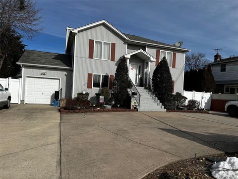 15 Shari Court Hicksville NY 11801