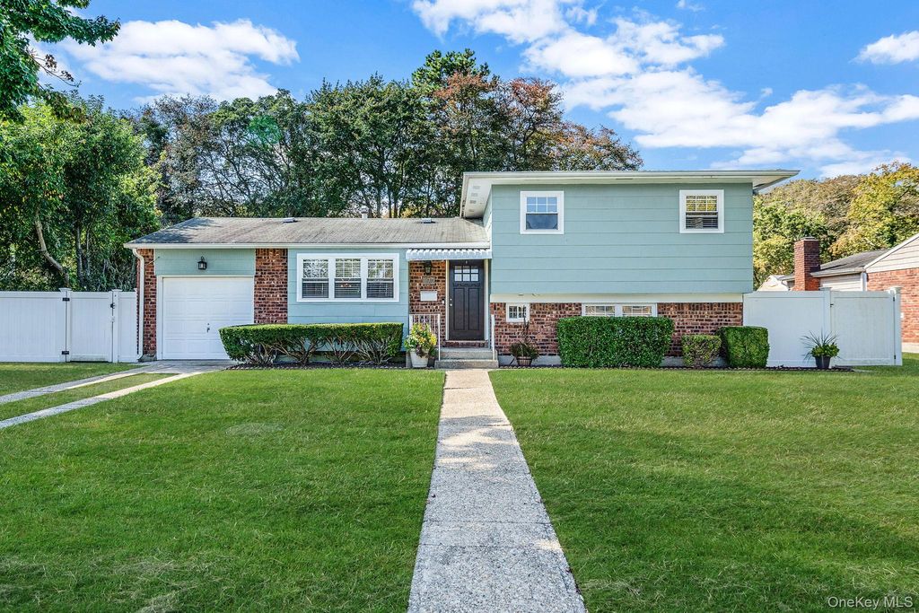 Photo of 172 W 24th Street, Deer Park, NY 11729 (MLS # 922663)