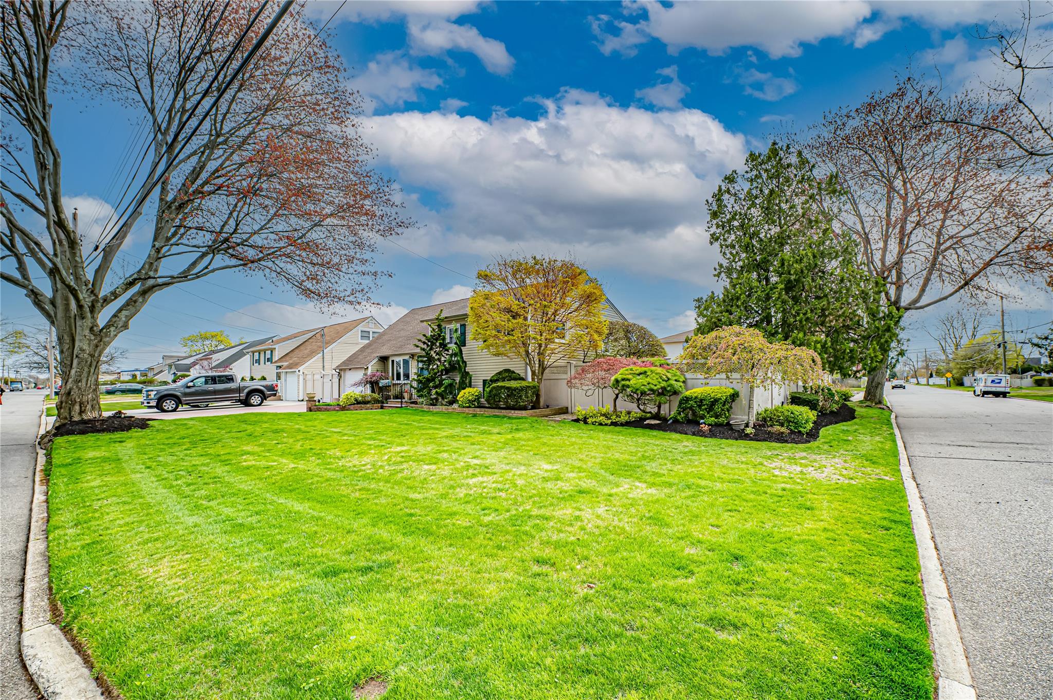 958 N Queens Avenue, Lindenhurst, New York image 2