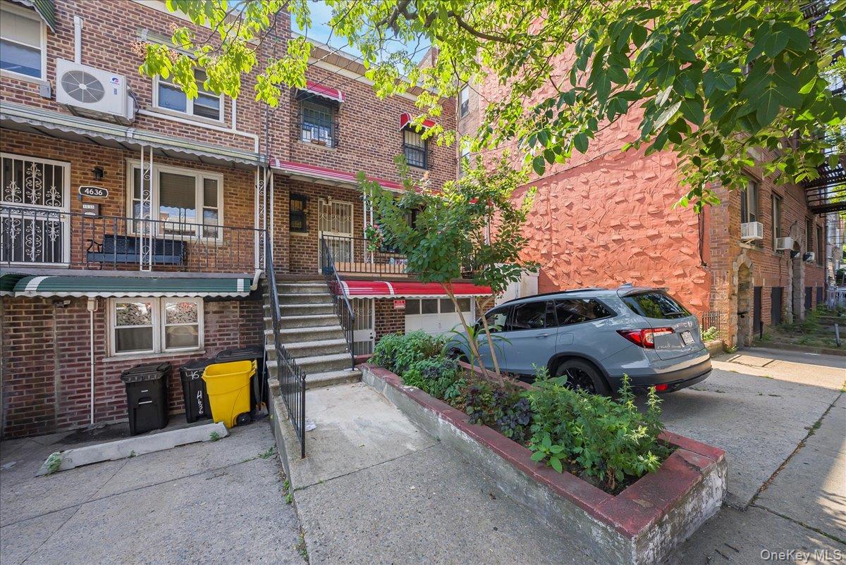 4634 Carpenter Avenue