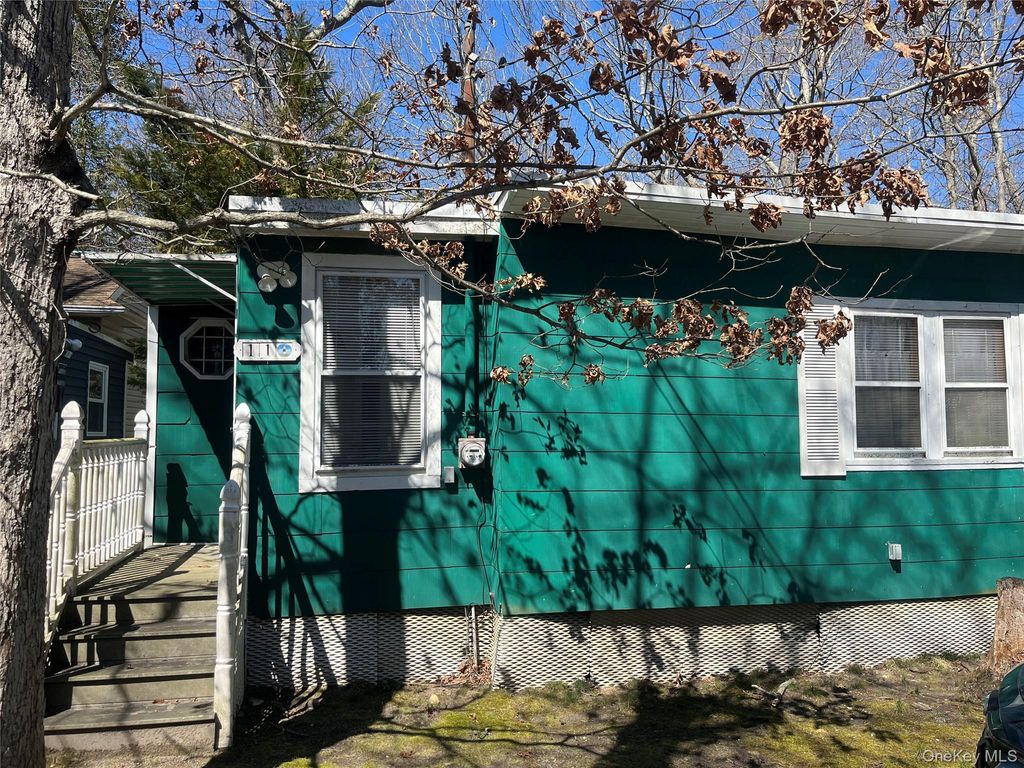 Photo of 11 22nd, Wading River, NY 11972 (MLS # 980319)