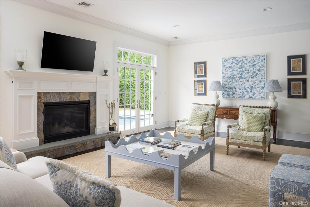 Photo of 2 Wood Lane, Locust Valley, NY 11560 (MLS # 1057004)