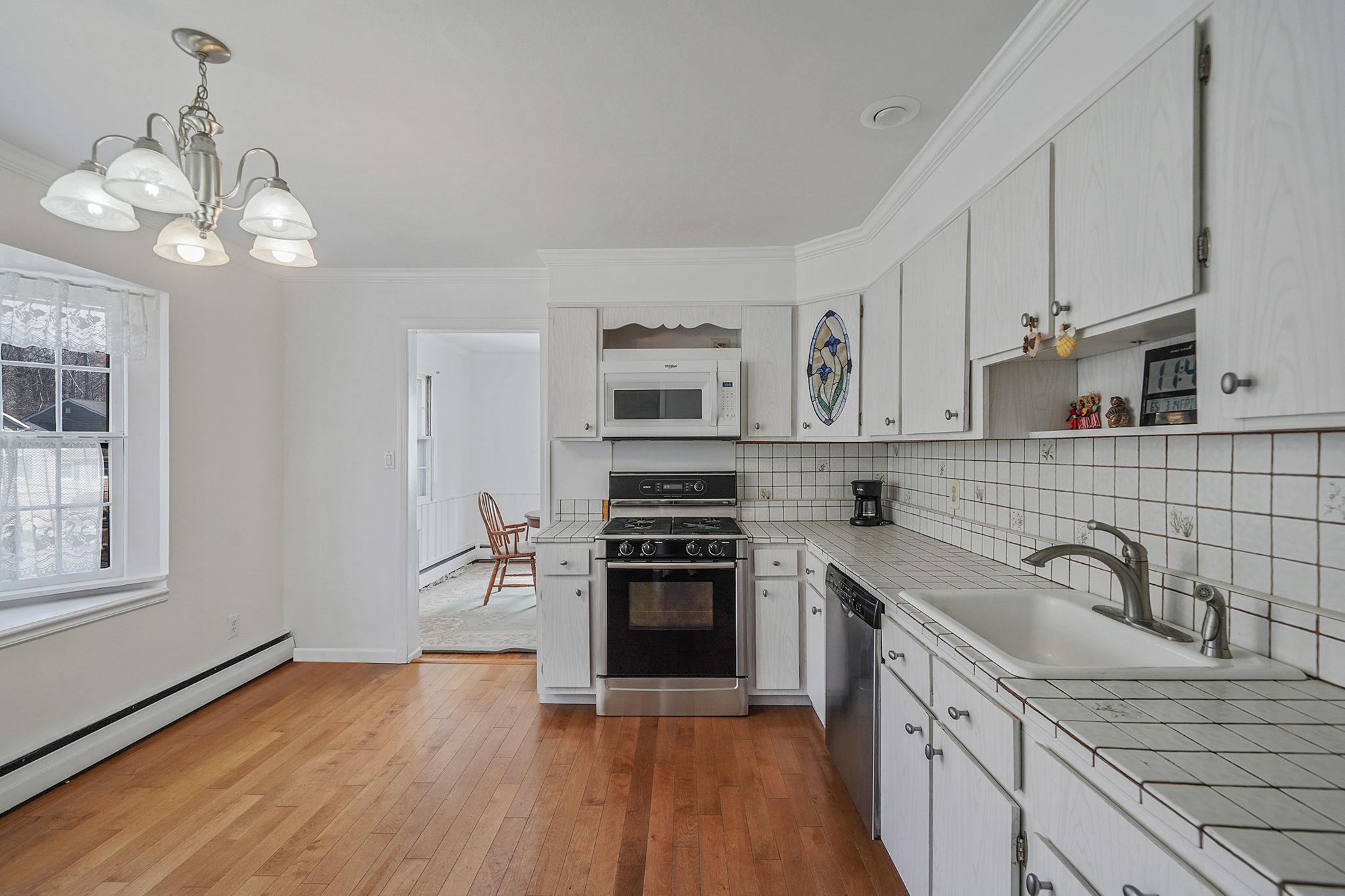 10 Beacon Hill Drive, Stony Brook, New York image 5