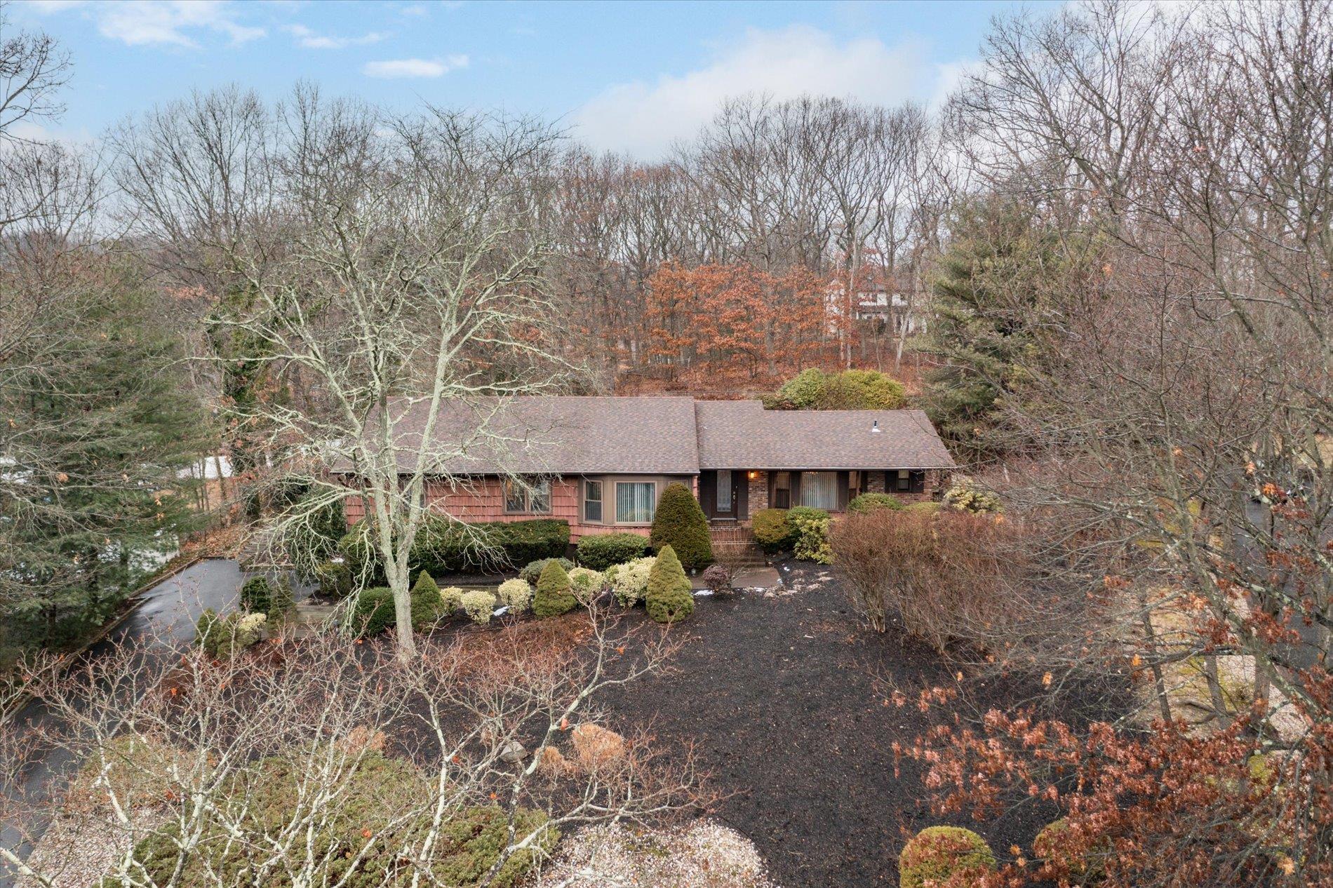 3 Calumet Court, Dix Hills, New York image 29