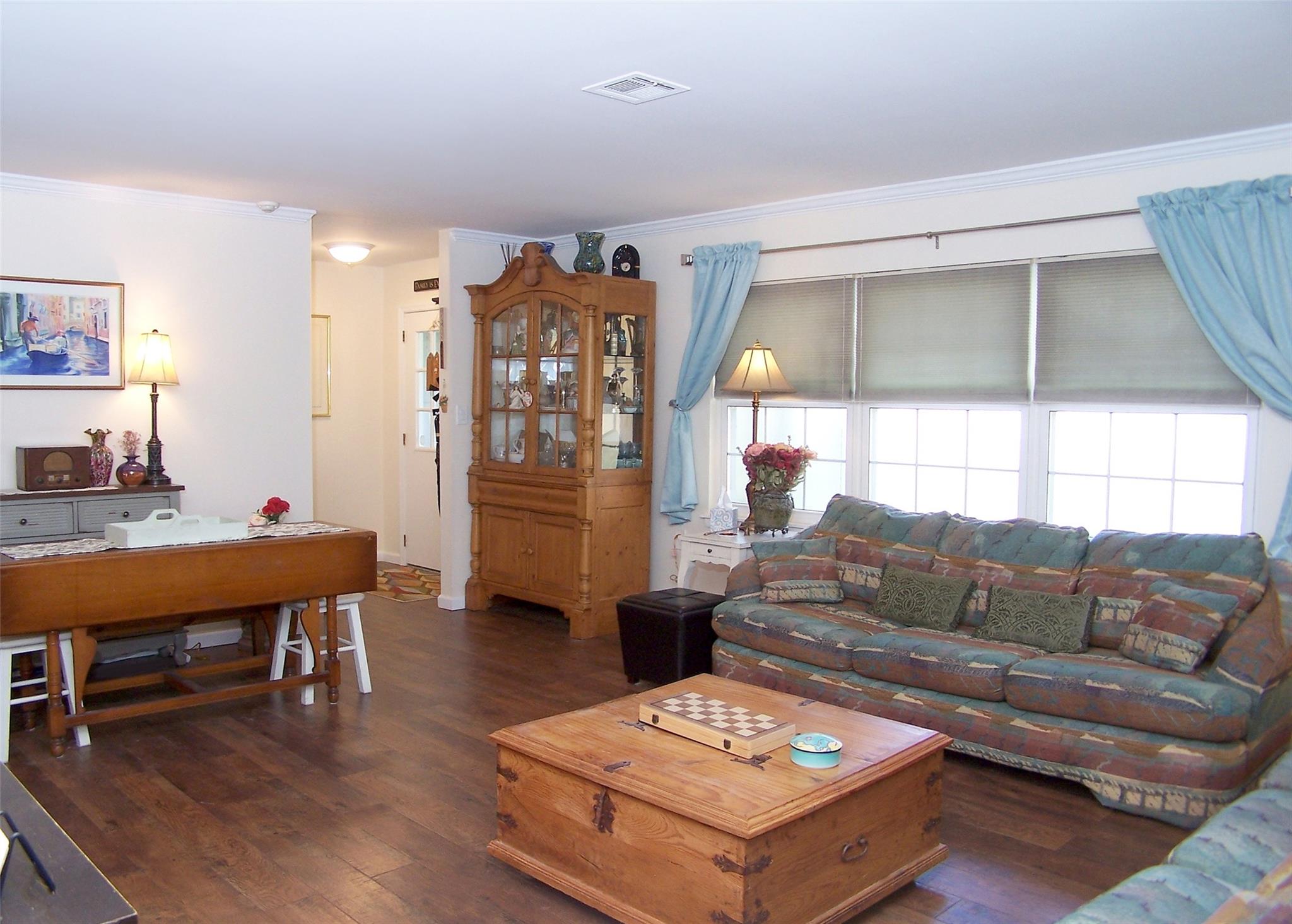 27 Trent Ct Ct #C, Ridge, New York image 6