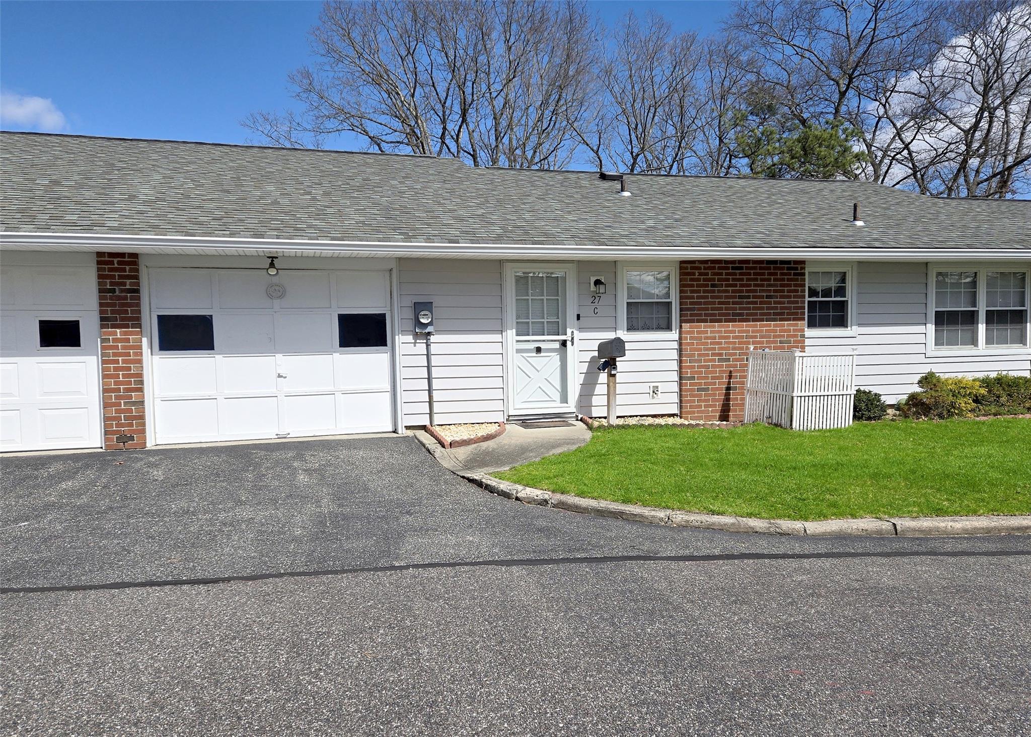 27 Trent Ct Ct #C, Ridge, New York image 1