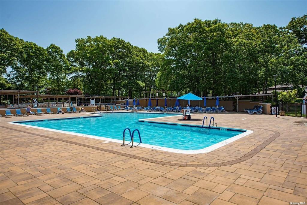 27 Trent Ct Ct #C, Ridge, New York image 15