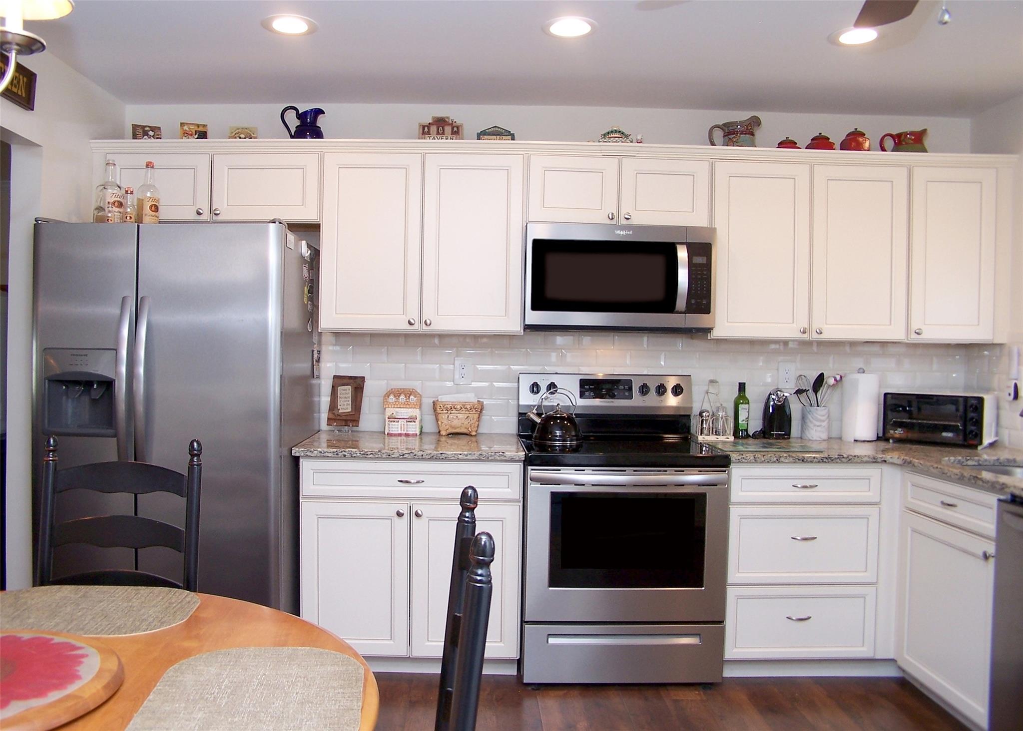27 Trent Ct Ct #C, Ridge, New York image 3