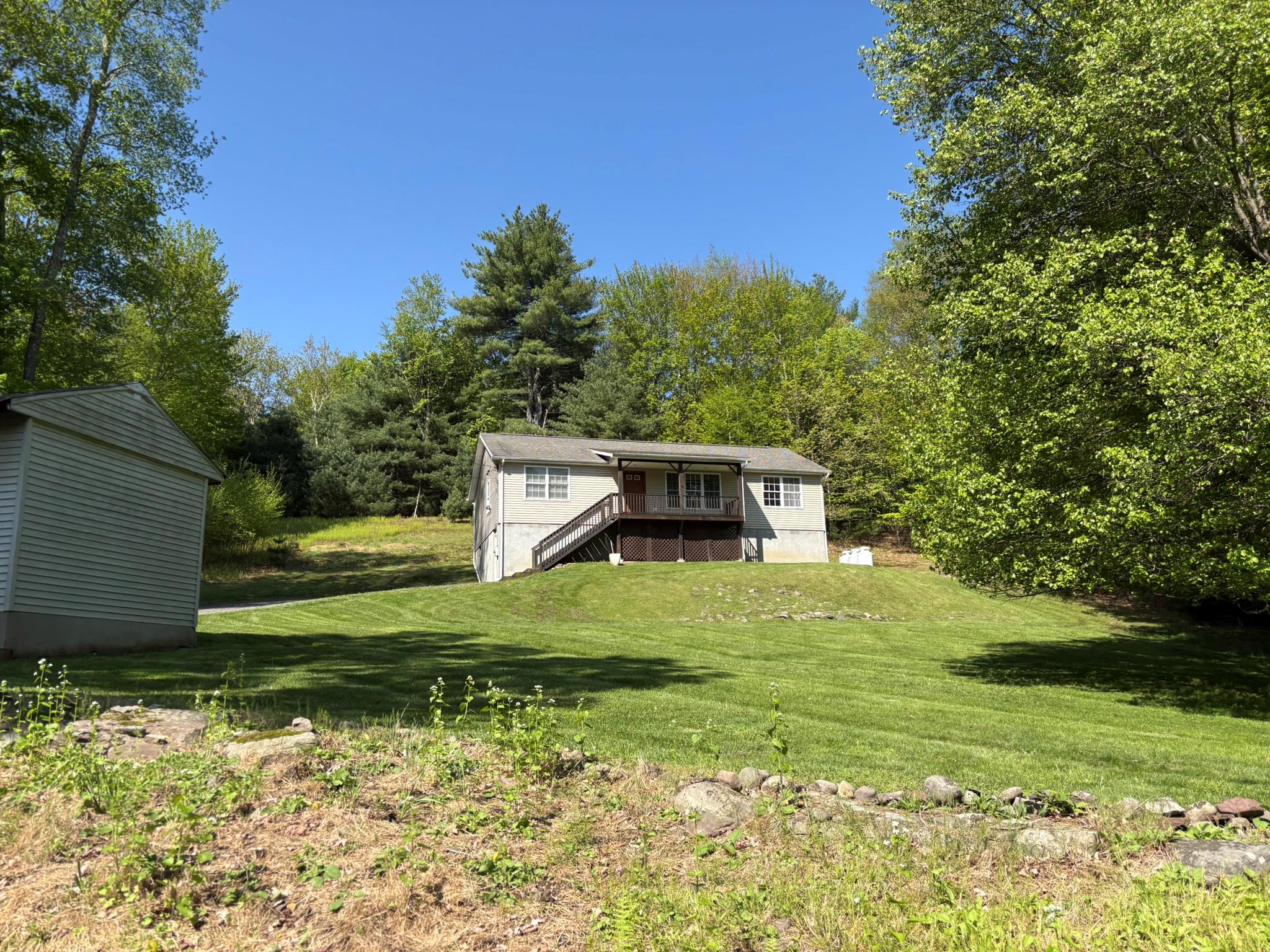 46 Caston Road, Greenfield Park, New York image 1