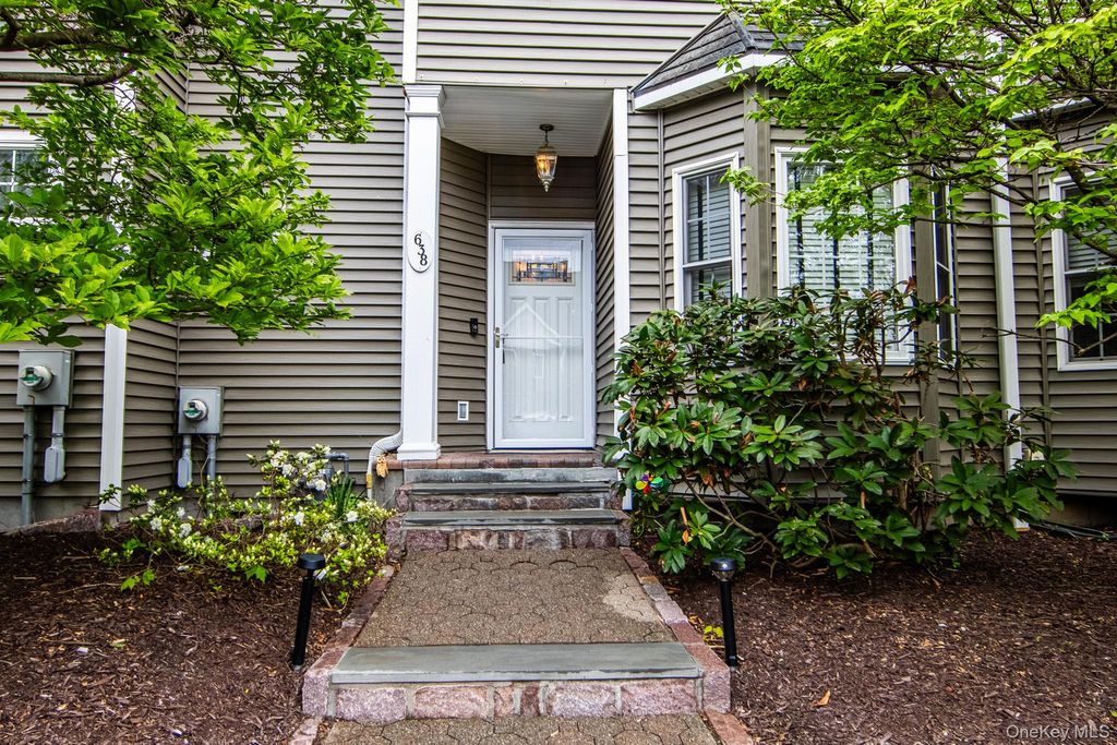 Photo of 638 E Main Street, Jefferson Valley, NY 10535 (MLS # 997562)