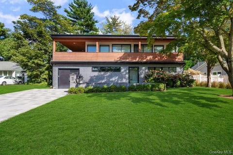 Photo of 11 Circle Drive, Glen Cove, NY 11542 (MLS # 1066706)