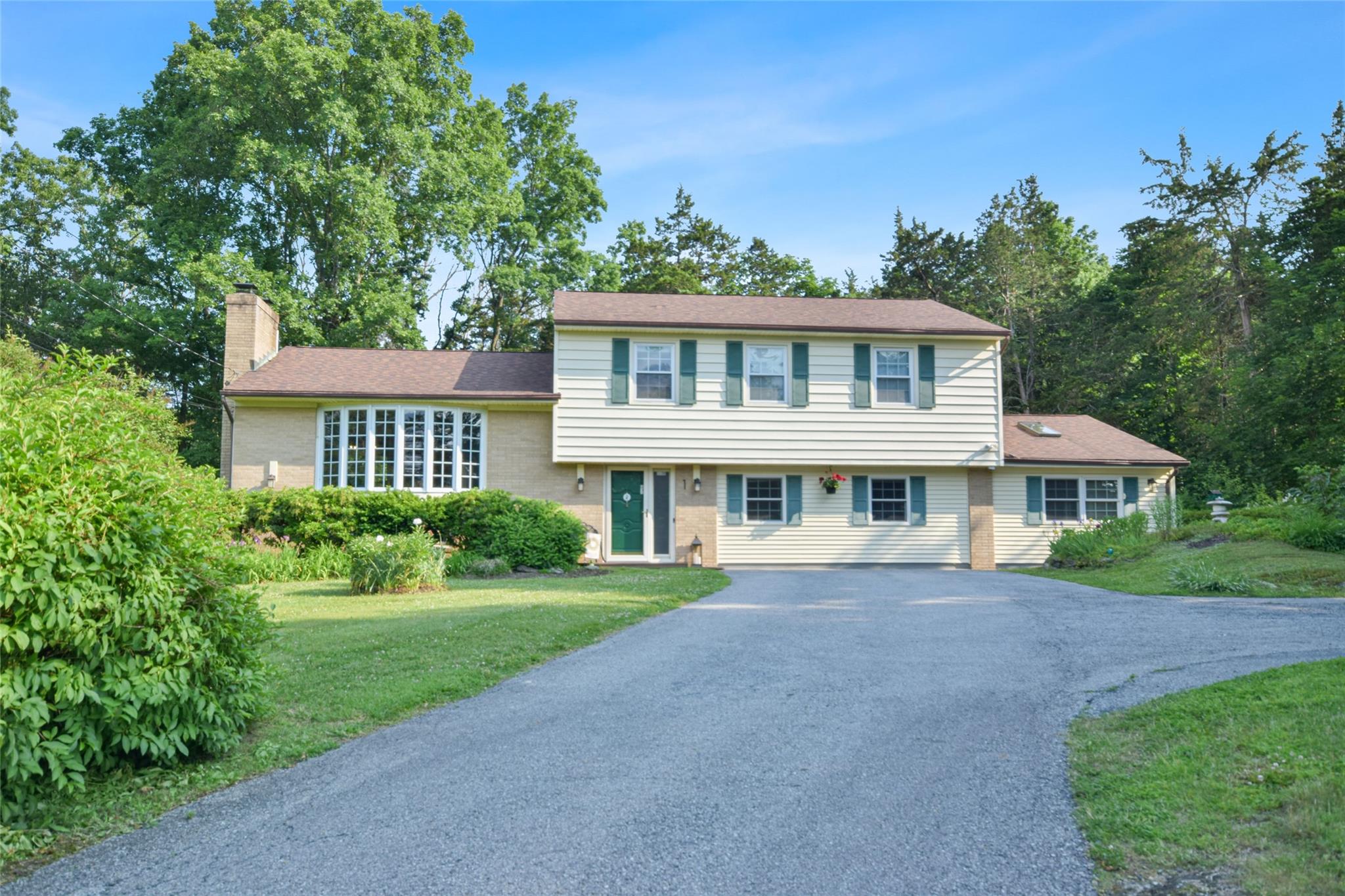 Rabbit Trail Road, Poughkeepsie, New York - 4 Bedrooms  
3 Bathrooms  
11 Rooms - 