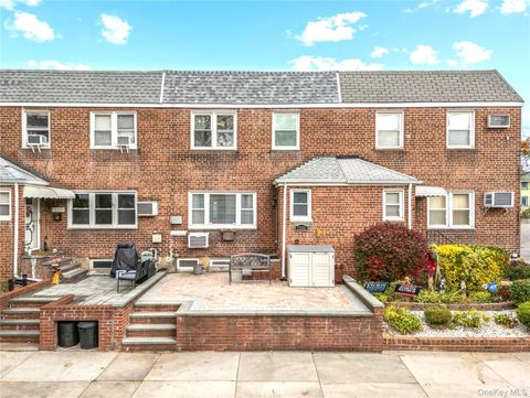 Photo of 154-81 Riverside Drive, Whitestone, NY 11357 (MLS # 932394)