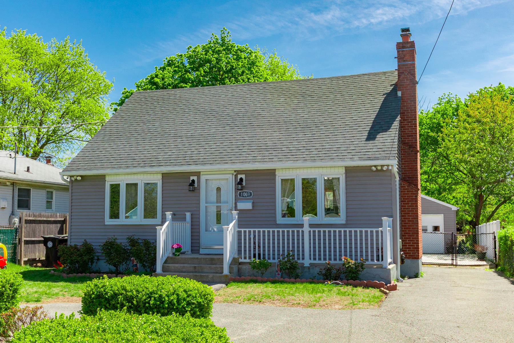 1069 Brookdale Avenue, Bay Shore, New York image 3