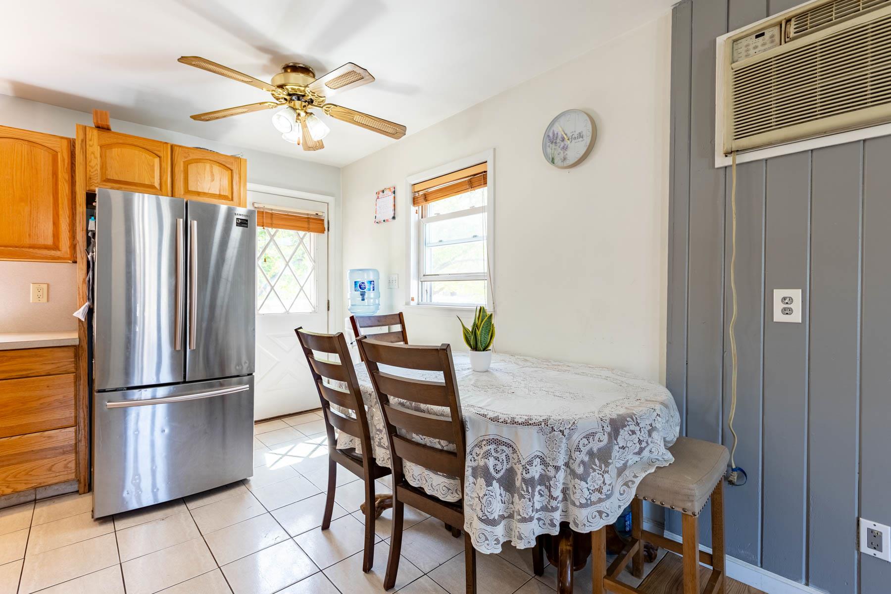 1069 Brookdale Avenue, Bay Shore, New York image 8