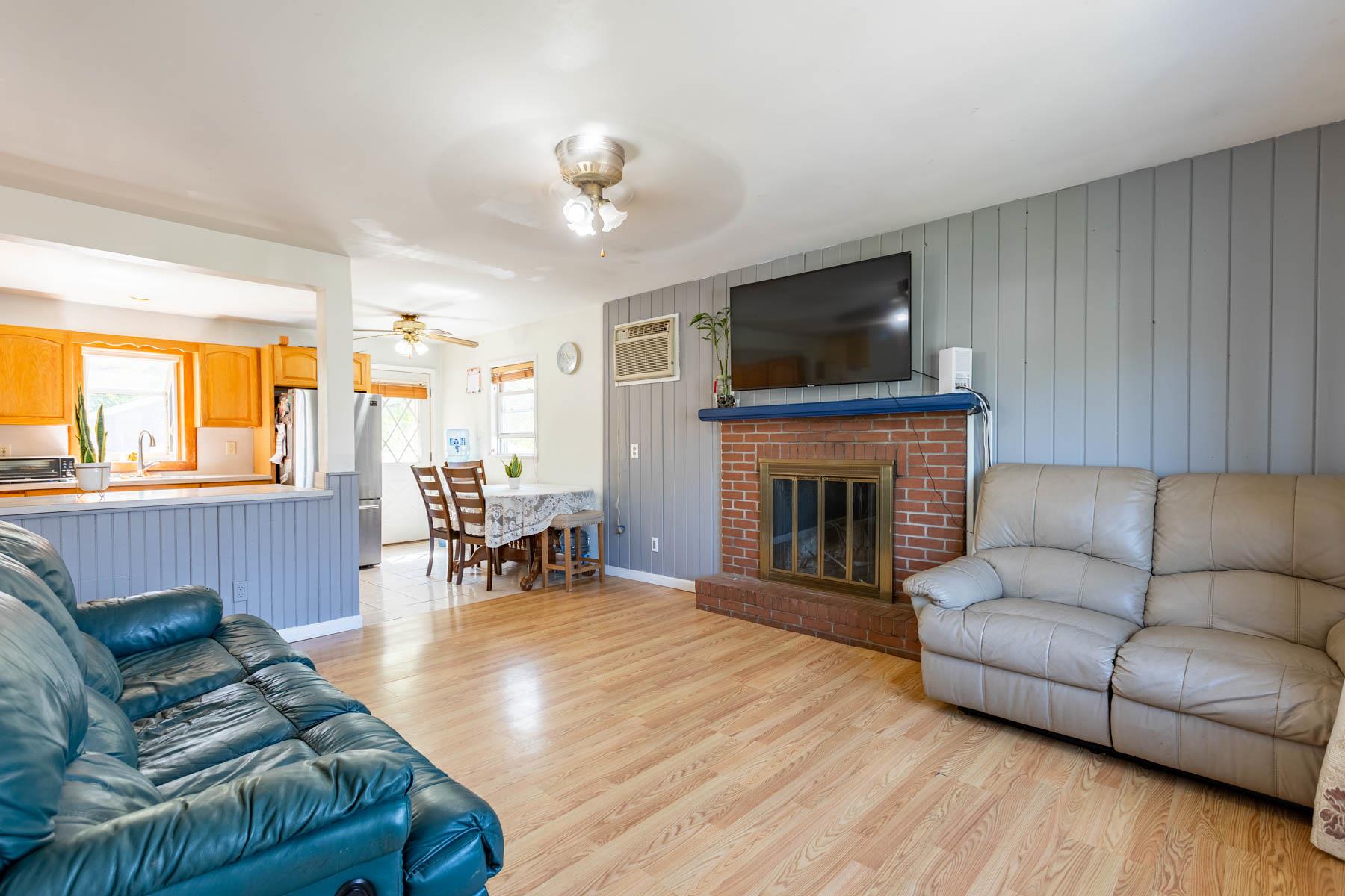 1069 Brookdale Avenue, Bay Shore, New York image 4