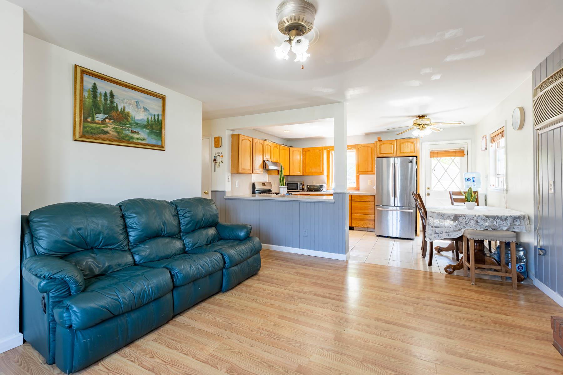1069 Brookdale Avenue, Bay Shore, New York image 6