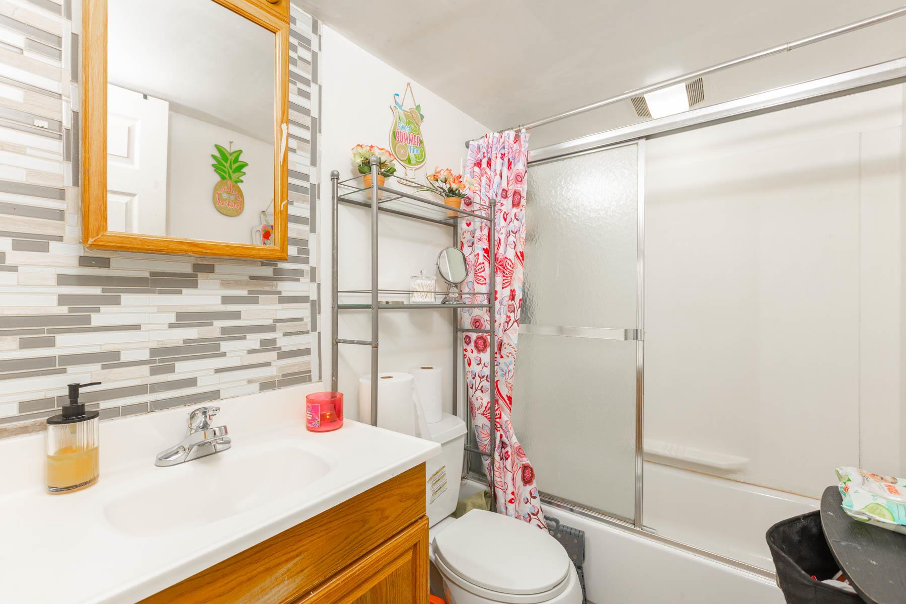 1069 Brookdale Avenue, Bay Shore, New York image 12