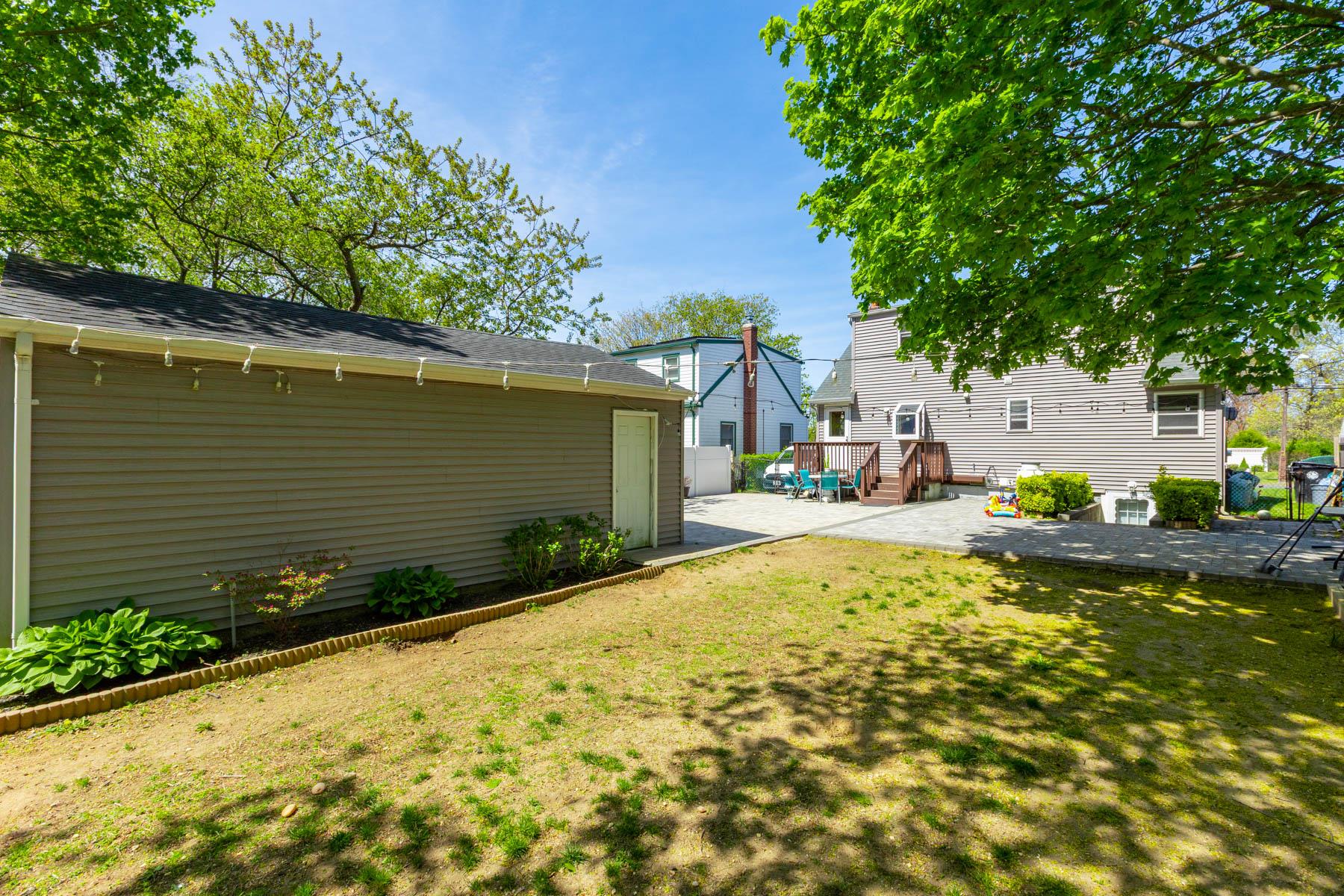 1069 Brookdale Avenue, Bay Shore, New York image 21