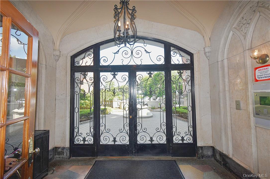 60 W Broad Street 1L