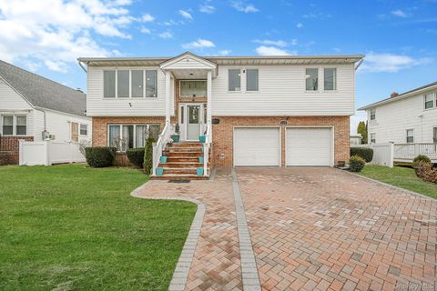 105 Arlington Street, Mineola, NY 11501 - MLS#: 949441