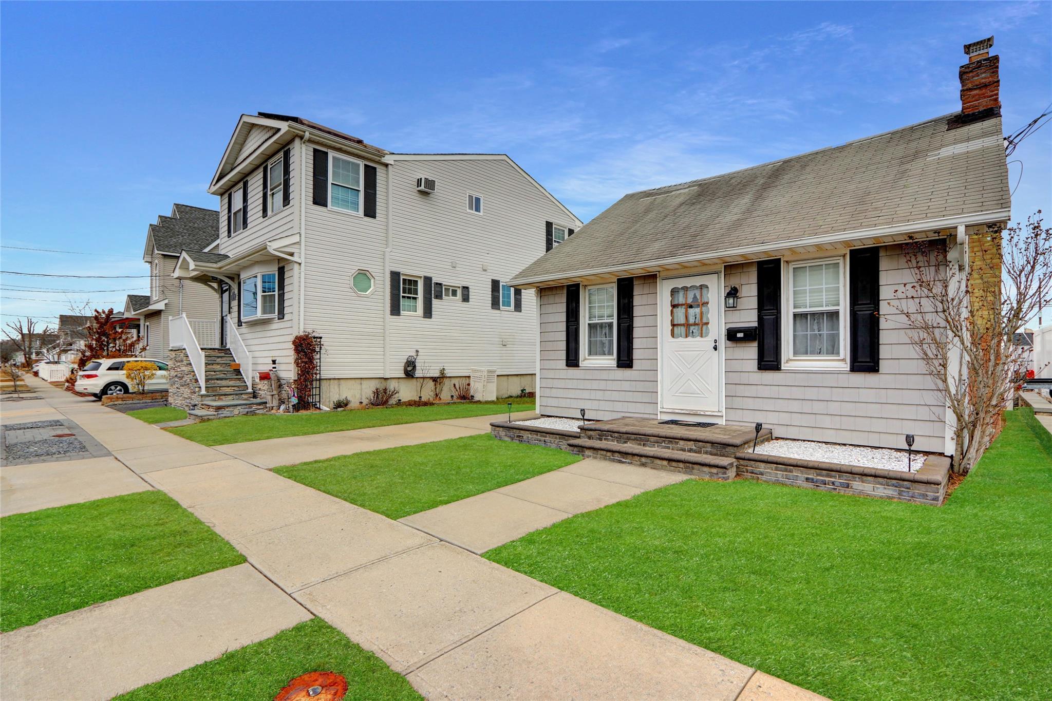 756 S 8th Street, Lindenhurst, New York image 2