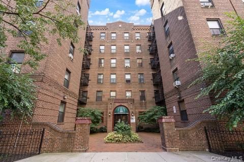 Photo of 8910 35th Avenue #E1L, Jackson Heights, NY 11372 (MLS # 989342)