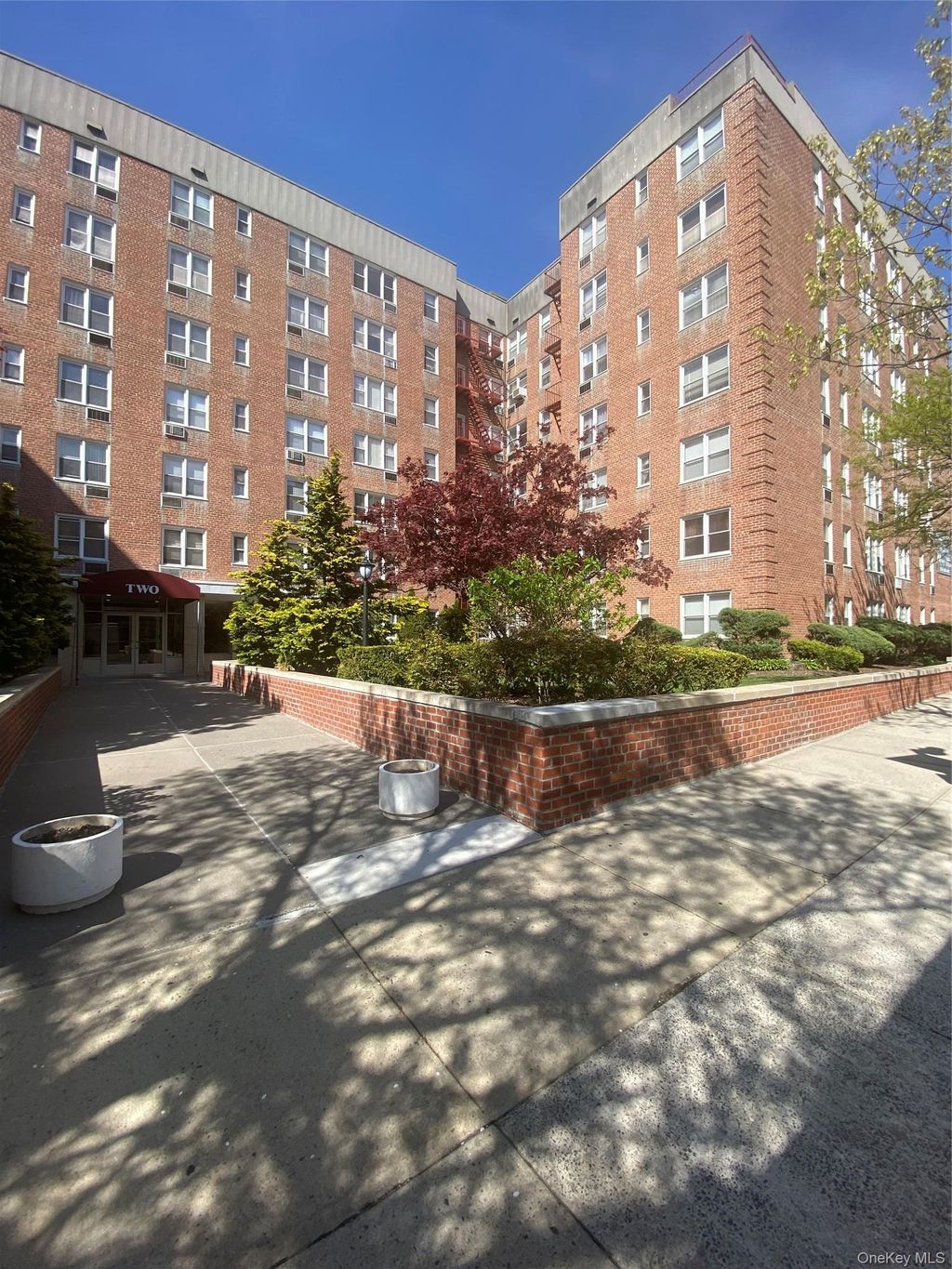 Photo of 2 Sadore Lane Ln #5Z, Yonkers, NY 10710 (MLS # 990446)